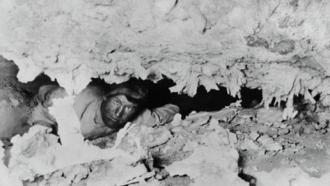 Floyd Collins in Kentucky cave, 1925